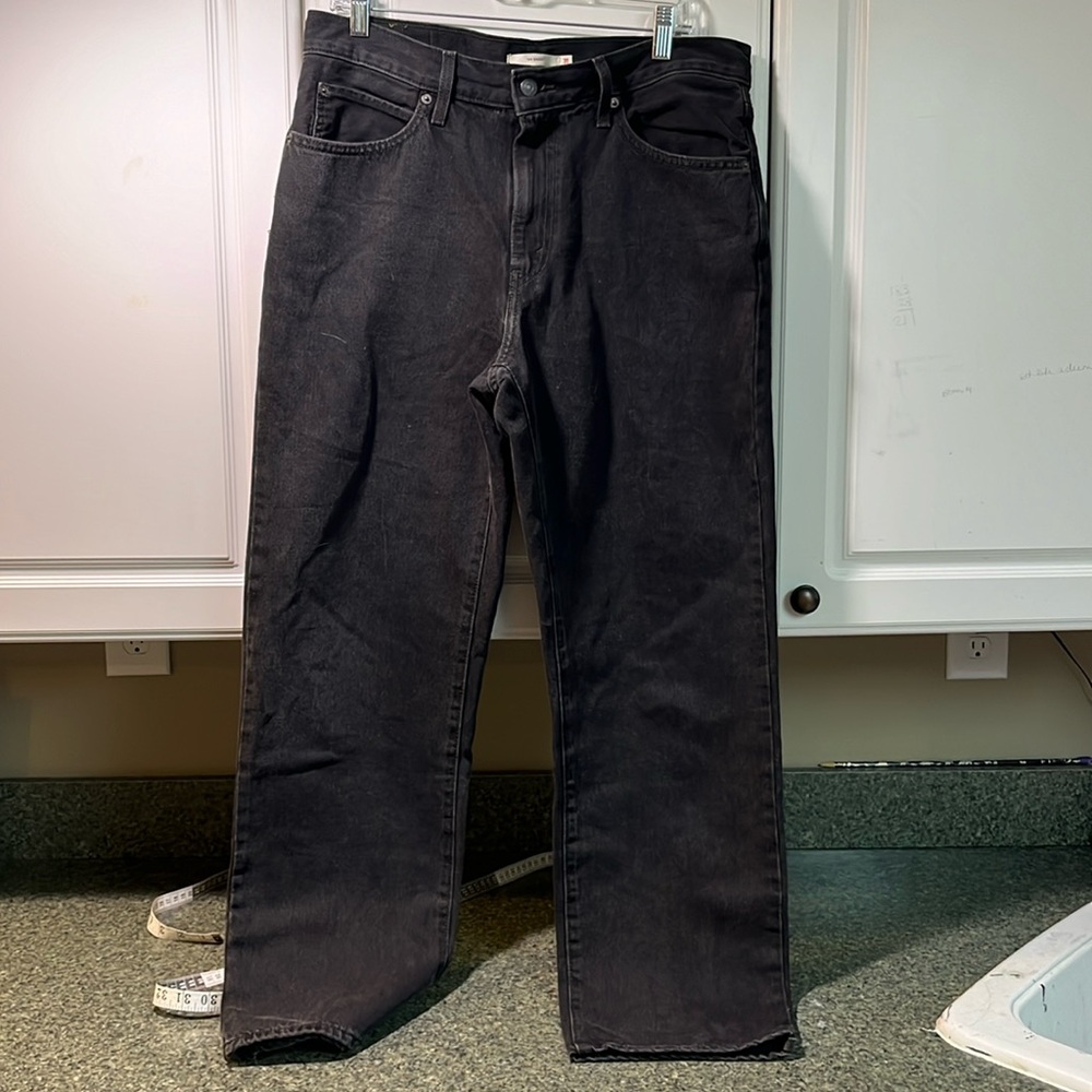 Levi 94 baggy
Size: 31”
Color: black stonewash